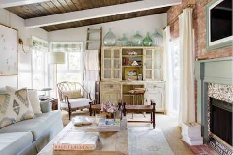 Top performing Airbnb: Charming Cozy Coastal Dana Point Condo in Dana Point