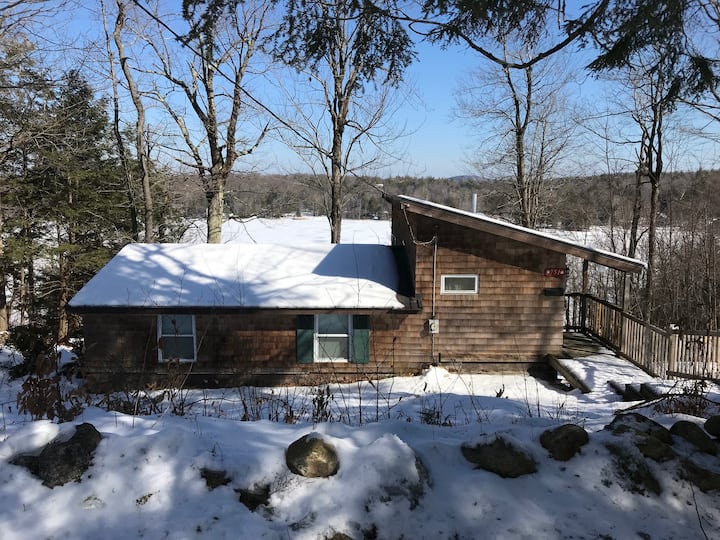 Cabin with spectacular views of Robin Hood Lake Cabins for Rent in