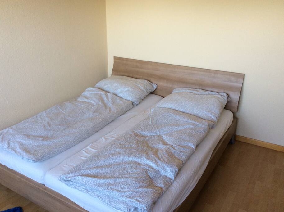 1,80 Doppelbett mit hochwertigen Matratzen