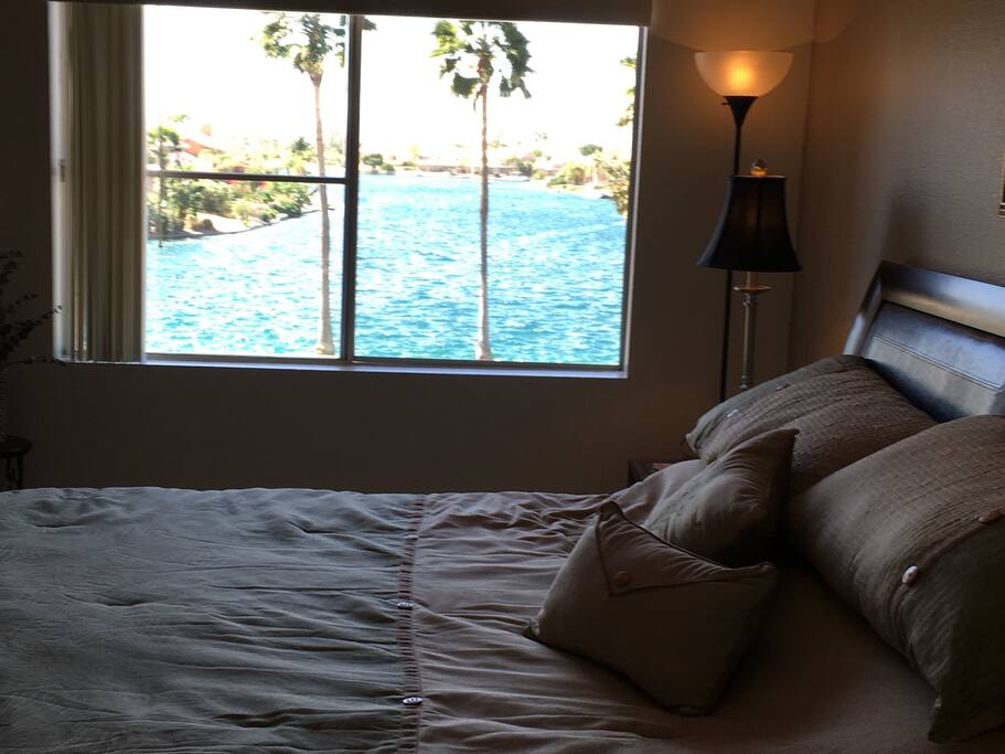 King size bed with lake and mountain view