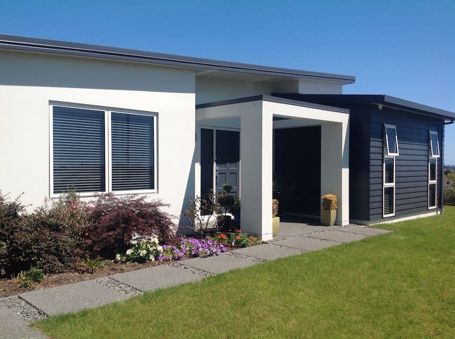 Easy to find with one level access, off street parking.