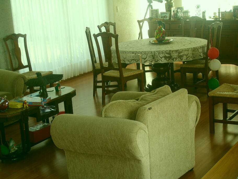 comporfable sala y comedor para 8 personas