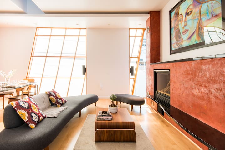 Dream Manhattan Beach House Steps from the Sand gallery image 4