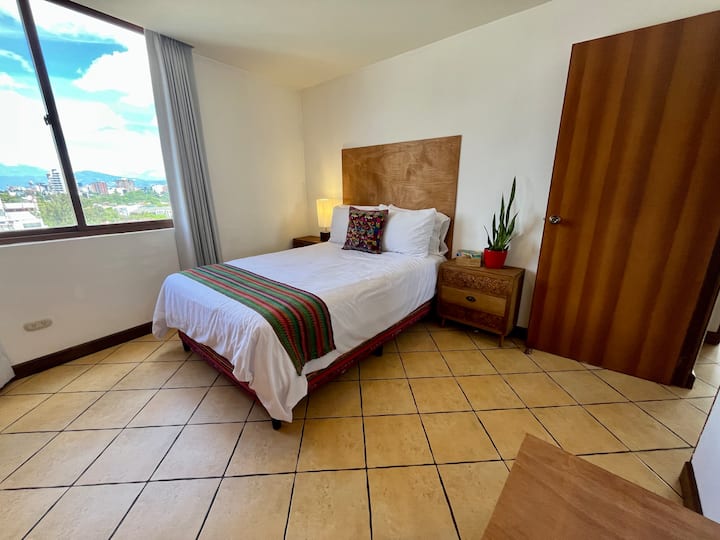 ห้องนอนรองพร้อมตู้เสื้อผ้า