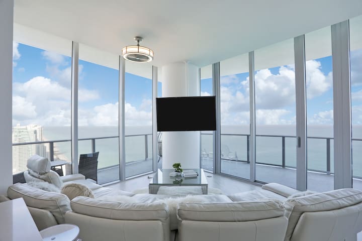 Top Floor  Penthouse Oceanfront Best View