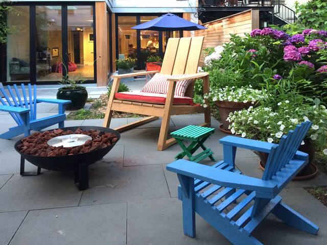 Bright. Clean. Elegant. A perfect Brooklyn home. gallery image 2