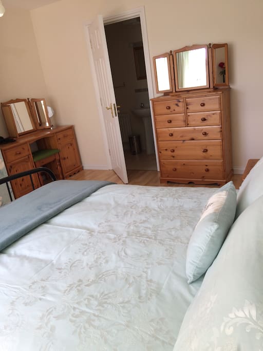 Front bedroom on 1st floor with double bed and en suite. Sleeps 2.