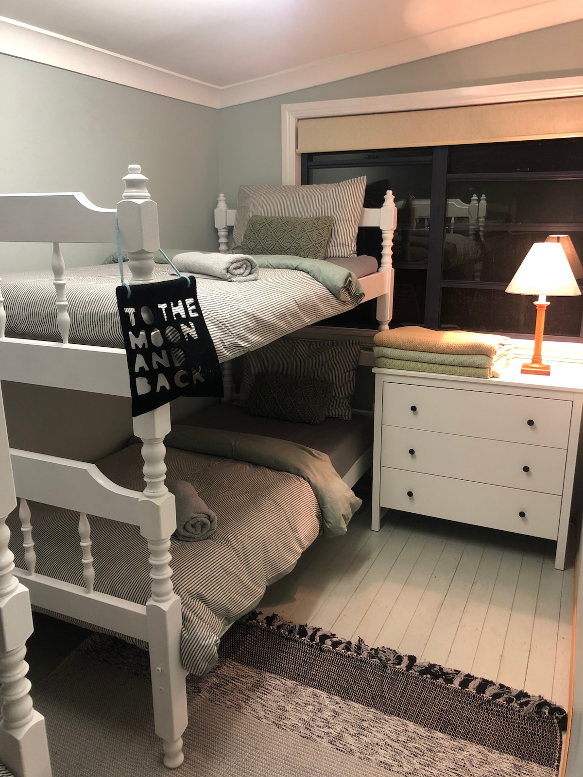 Spavaća soba 4, s 4 kreveta za jednu osobu (2 kreveta na kat) 