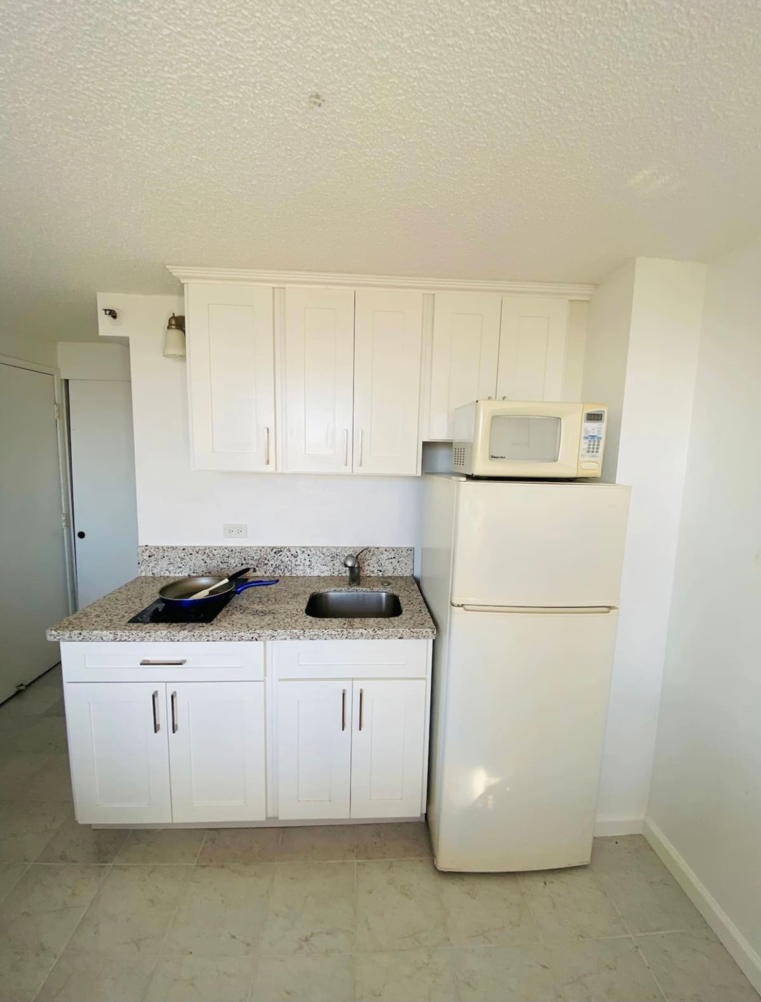 Condo in Honolulu · ★4.58 · 2 bedrooms · 3 beds · 2 baths - Image 14