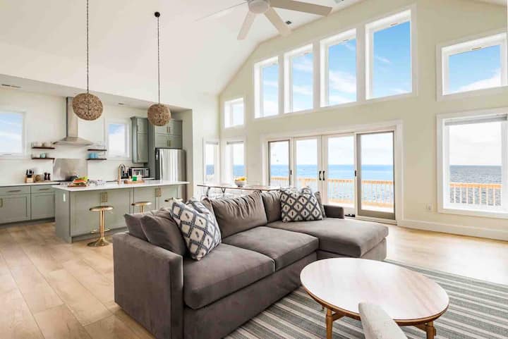 Საოჯახო ოთახი და სამზარეულო ზედა სართულზე