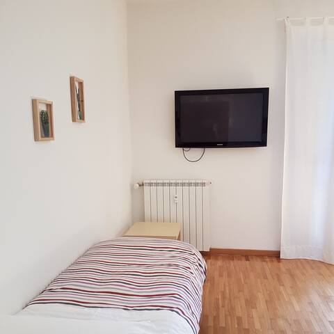 Spacious apart next to TRAIN STATION with PARKING gallery image 3