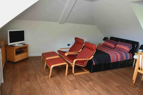 Top Airbnb: Studio apartment with breathtaking views in Kent