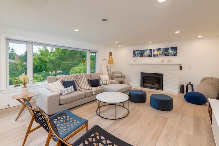 View Ridge resort-like modern urban haven+EV gallery image 2