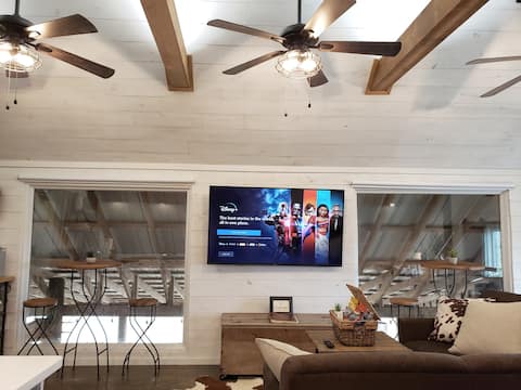 Top Airbnb: Barn Loft Luxury at a Texas Longhorn Ranch in Pflugerville