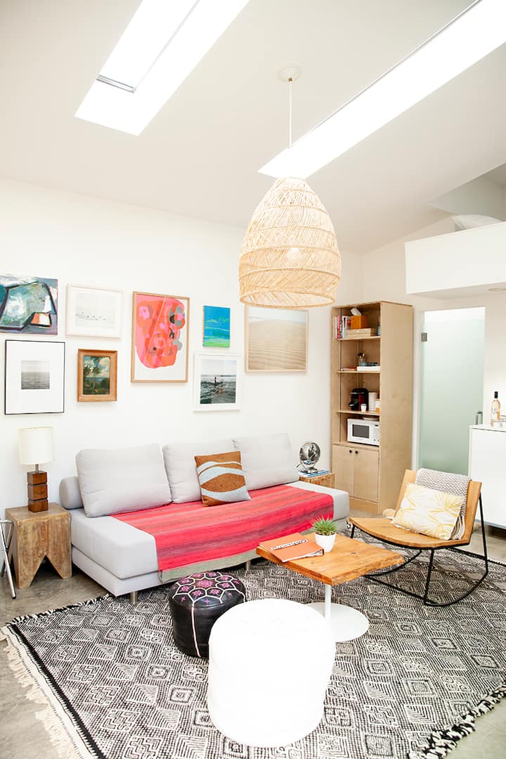 Modern Sunny Rockridge Cottage Guest suites for Rent in Oakland