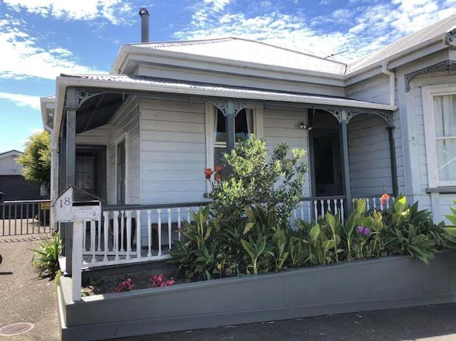 Spacious room in Ponsonby Villa, Central Auckland