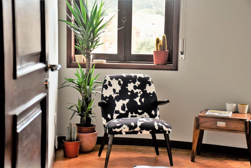 Living room with balcony all around: Led TV 32``; Satelite; Wifi 100MB