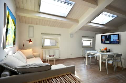 Popular Airbnb listing: "SKY" Sirolo Exclusive apt. Air/C NEW 2018 in Sirolo