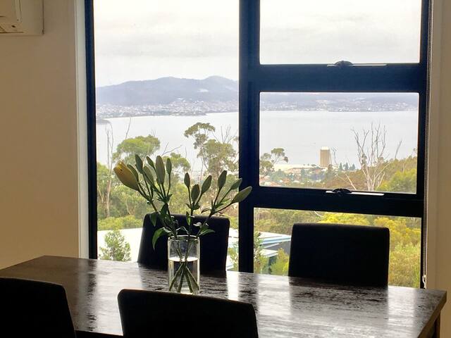 Modern executive house, stunning views over Hobart gallery image 4
