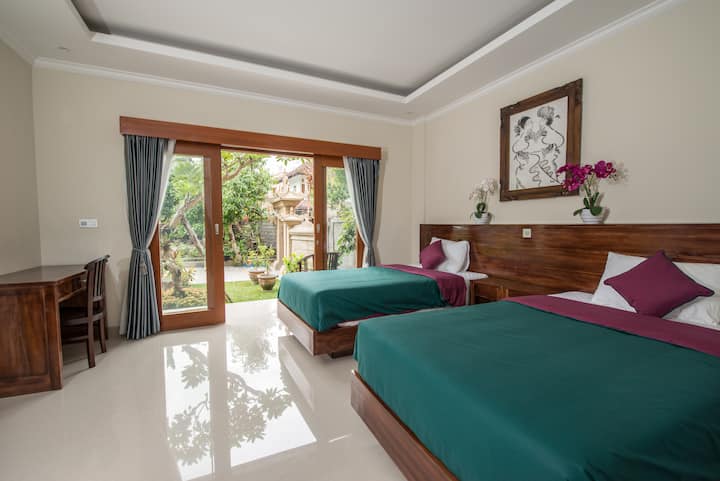 Spacious Bedroom With Optional Bed Twin Or King - Bali