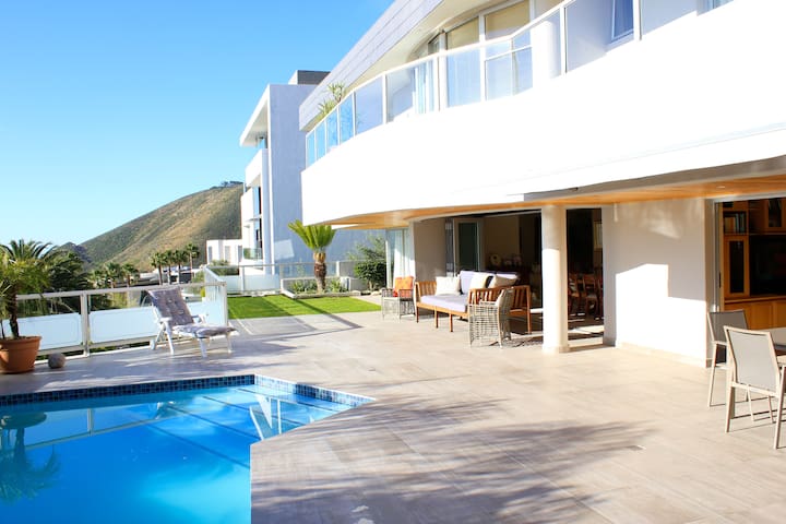Nalas Villa Arcadia, Bantry Bay Fresnaye