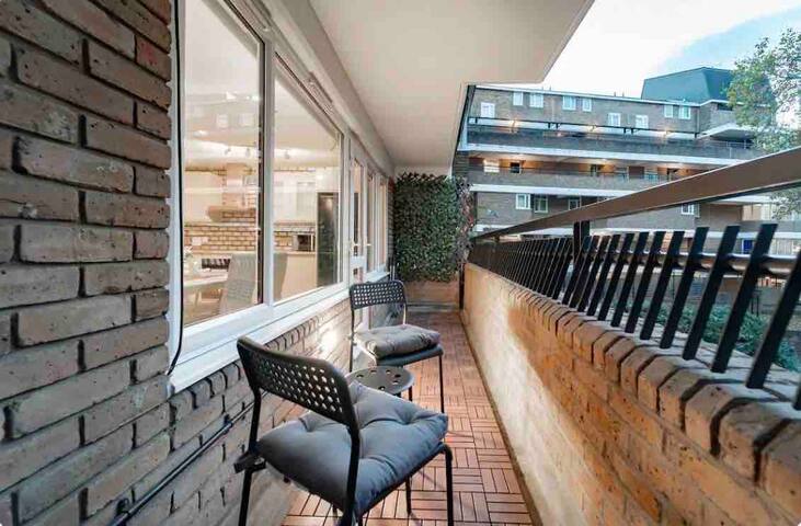 Luxurious 3 Bed Apartment in Covent Garden, London gallery image 3