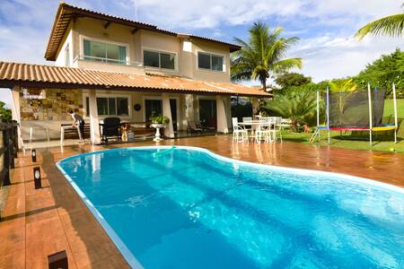 Linda Casa em Condomínio Fechado