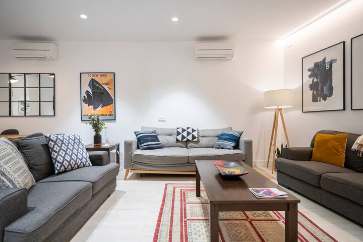 Amazing big apartment in Malasaña, Madrid Center gallery image 2