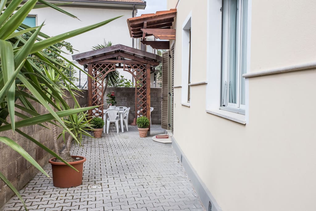 Giardino e gazebo