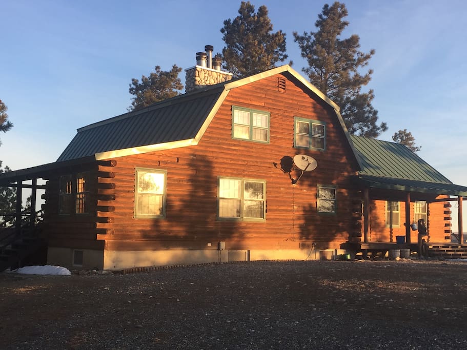 view of front of cabin