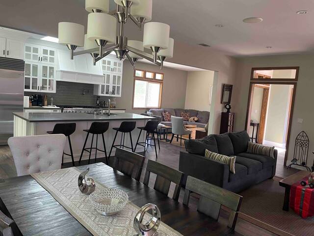 Paradise in Los Angeles gallery image 5