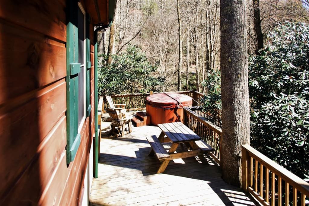 Unwind on the open back deck and enjoy the surrounding scenery