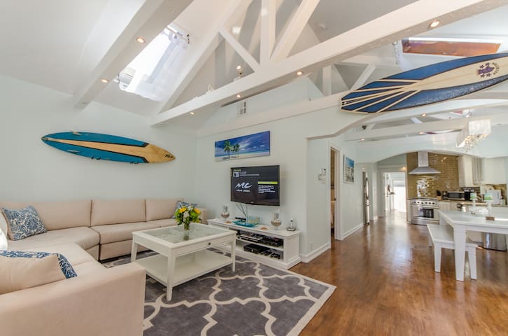 Beach Cottage – 1.5blks to Beach!