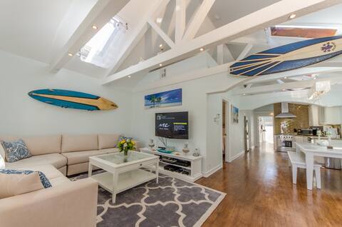 Beach Cottage - 1.5blks to Beach!