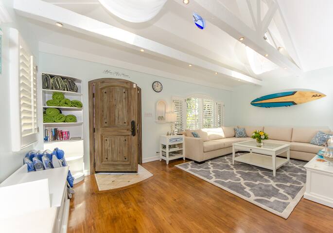 Beach Cottage – 1.5blks to Beach! gallery image 2