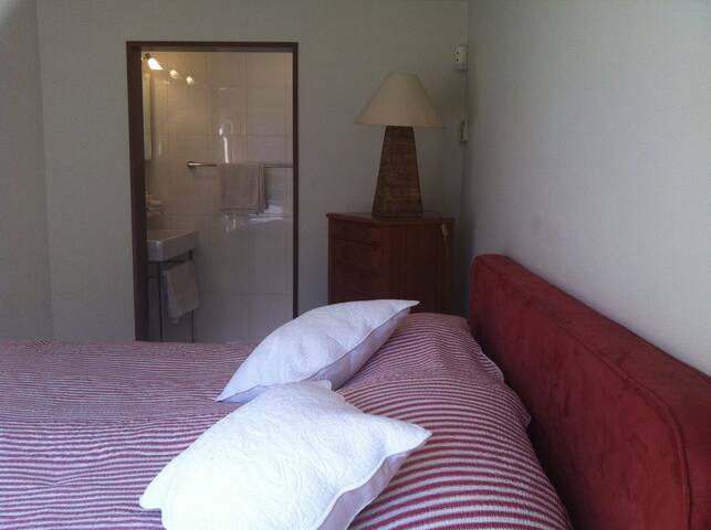 Charming room with private bathroom at Kunstmin