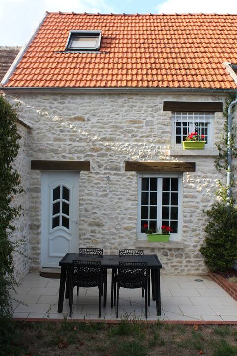 House in quiet hamlet and wooded land