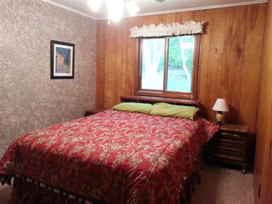 BR Queen Size Bed