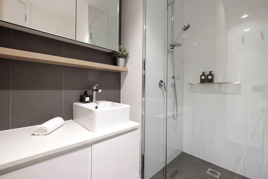 Modern and clean bathroom.