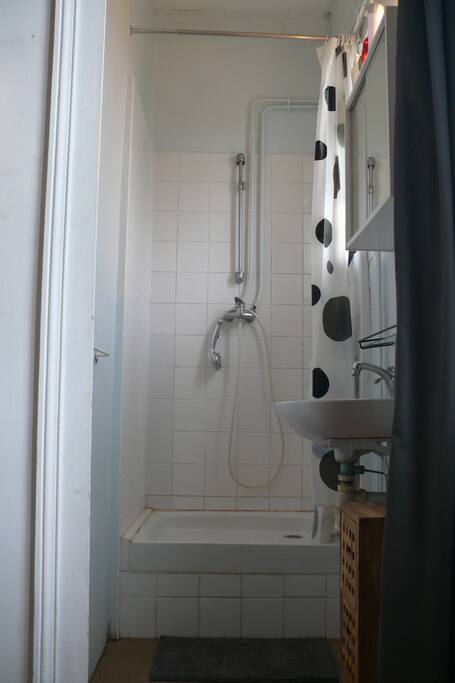 Salle de bain chambre 1