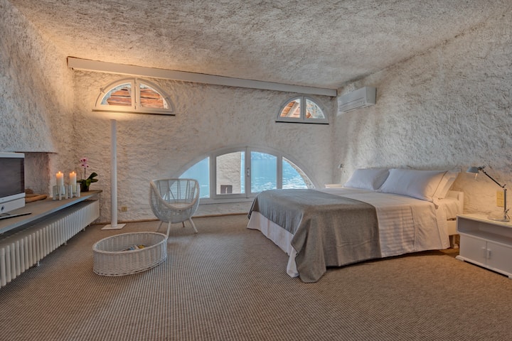 Unsere romantische Suite 1 mit Blick direkt auf den See.