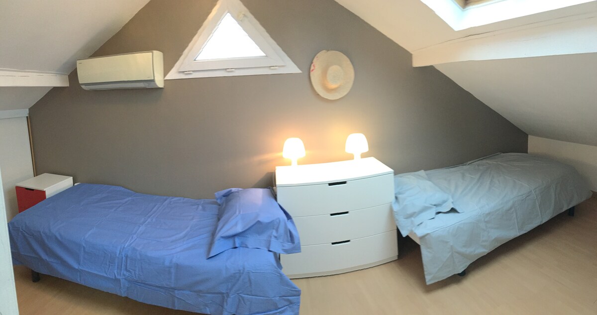 ห้องที่มี 2 เตียงชั้นบน