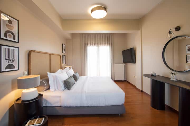 MASTER BEDROOM - FIRST FLOOR