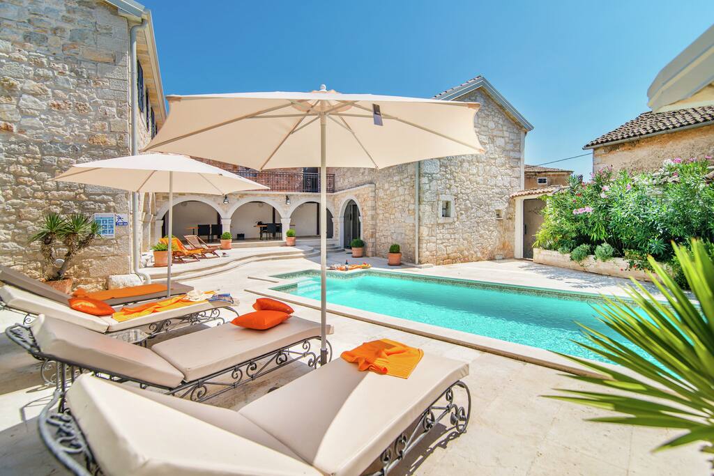 Holiday Home Swimming Pool