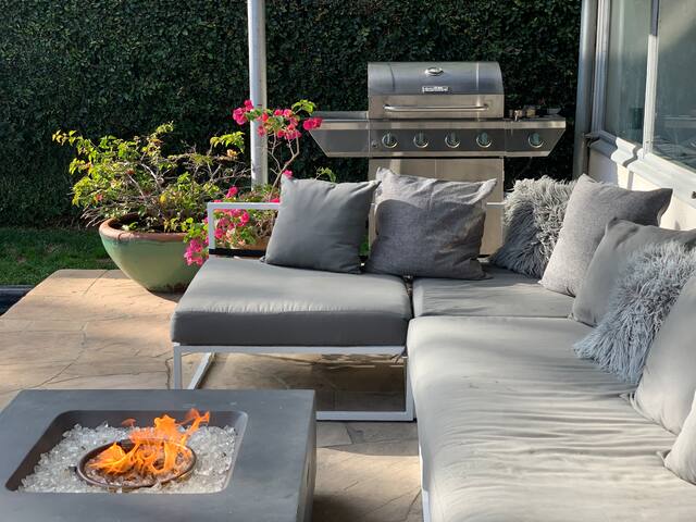 Mid-Century Modern Dream near the Beach gallery image 2