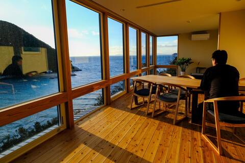 A private rental inn with a stunning view on the Setouchi Peninsula [Phantom Building]