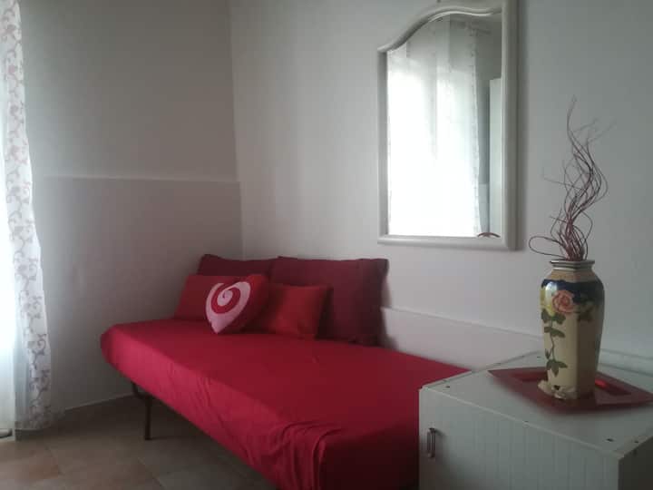 غرفة النوم 1، سرير فردي