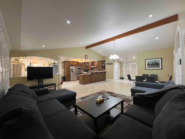 Spacious Haven for 16+ Guests