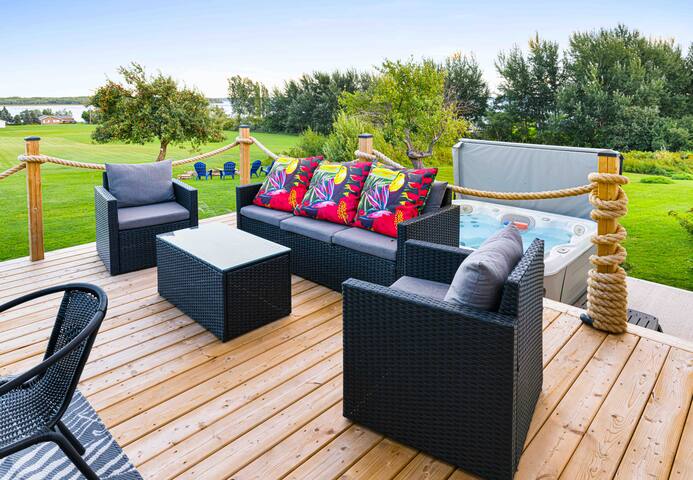 Luxury Oceanview Beach House W/hot tub gallery image 3