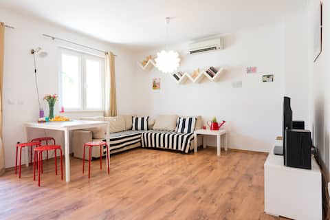 Top Airbnb: The Fig House - with Terrace & Free Parking in Rožat